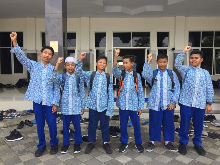 batik-seragam-sekolah-hidayatullah-1